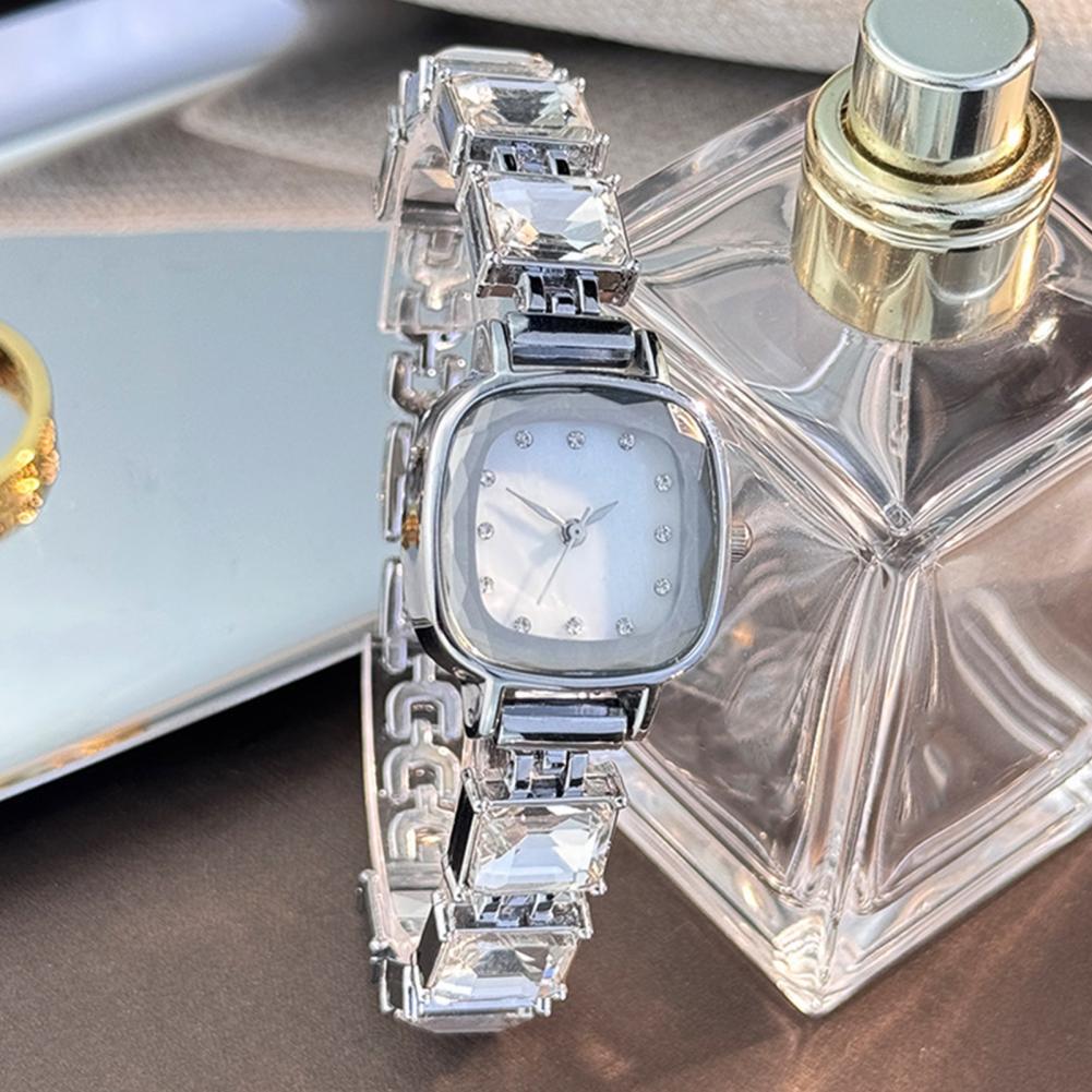 ساعة يد نسائية بسوار لامع وقرص - مراجعة Luxury Watch Straps وسعره