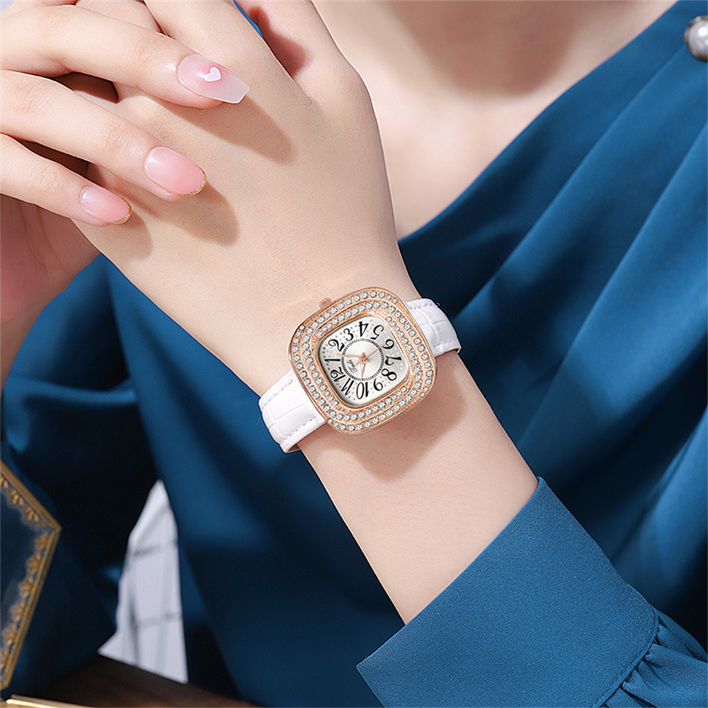 ساعة كوارتز نسائية بأرقام عربي - مراجعة Luxury Watch With Arabic Numerals وسعره