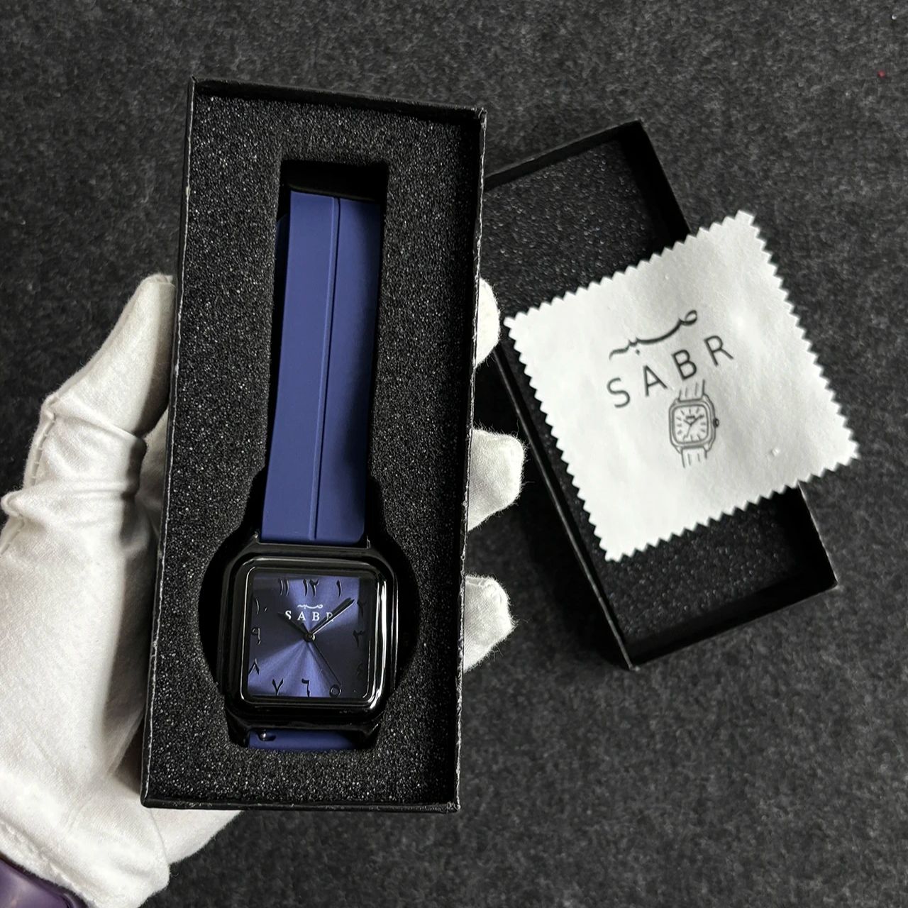 ساعة SABR بأرقام عربية للرجال  - مراجعة Luxury Watch With Arabic Numerals وسعره