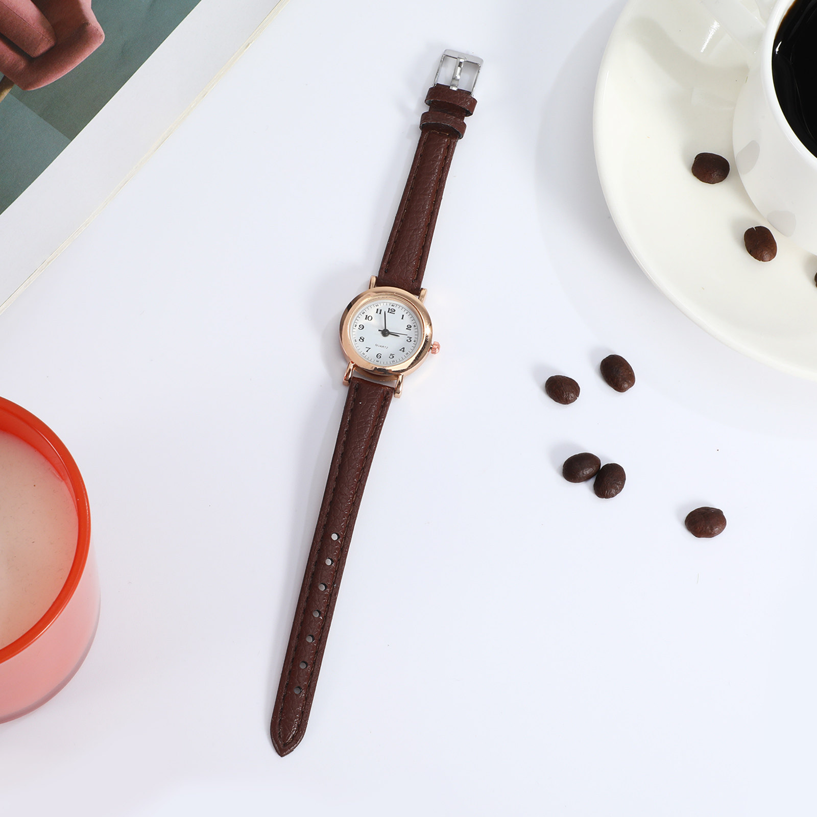 ساعة نسائية بسيطة وأنيقة بحزام - مراجعة Table Watch Luxury وسعره
