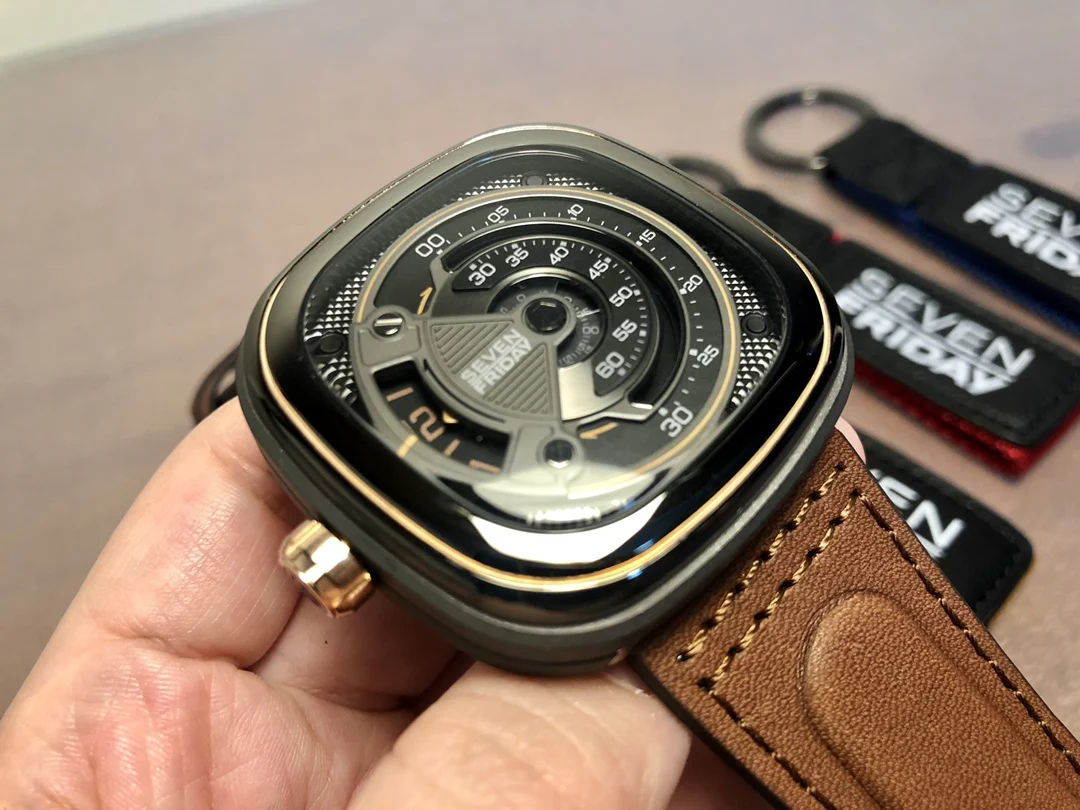 ساعة FRIDAY-ساعة ميكانيكية للر - مراجعة Luxury Watch Winder وسعره